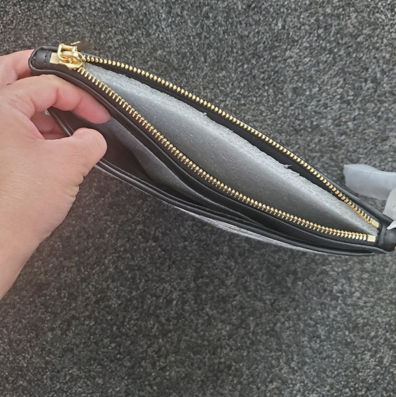 Michael Kors Jet Set Charm Wrislet - Picture 7 of 7